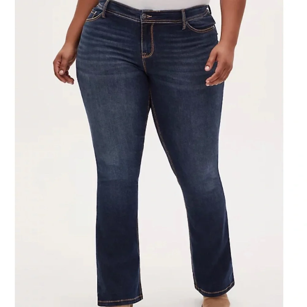 NWT Torrid Isabella Medium Slim Boot Jeans - Picture 1 of 13